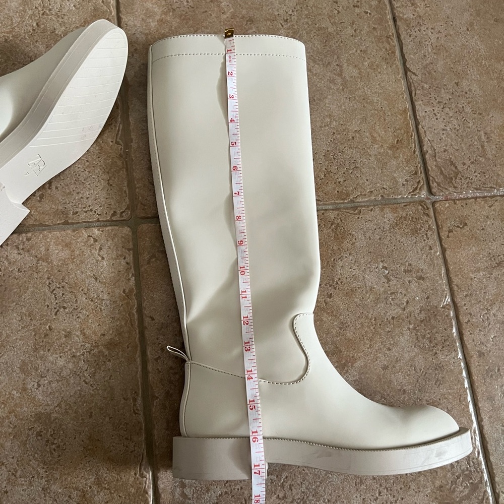 Elegant Cream Women's Boots - Picture 4 of 5